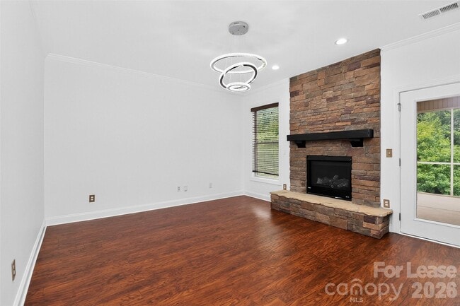 Building Photo - 549 Daventry Ct