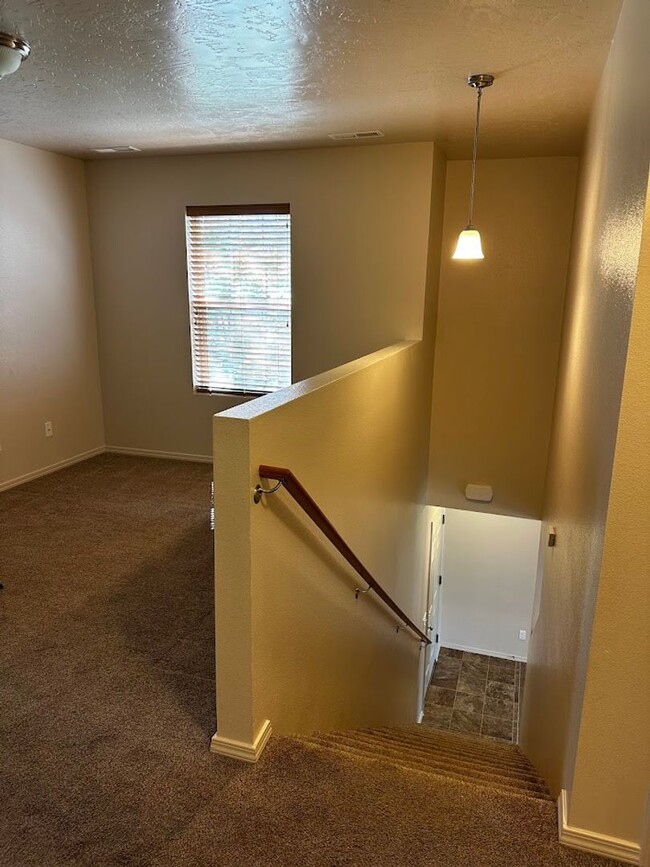 Building Photo - Ready for Move In - Cedar Creek Spacious L...