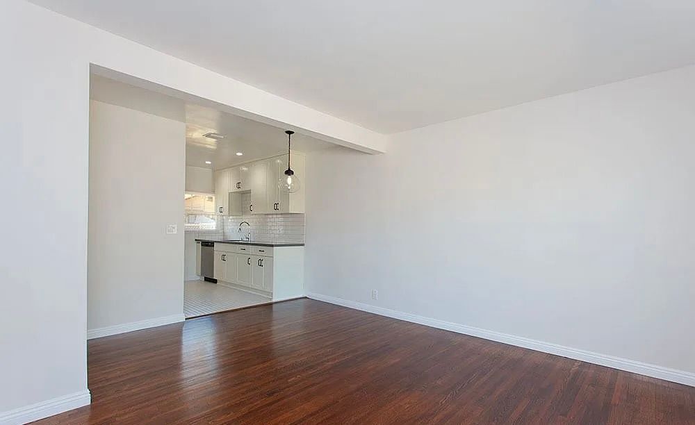 Building Photo - 2001 Linda Rosa Ct