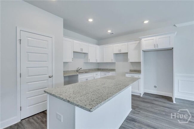 Building Photo - $500 OFF FIRST FULL MONTHS RENT WITH MOVE IN BEFORE February 15th 2026-Townhome conveniently loca...