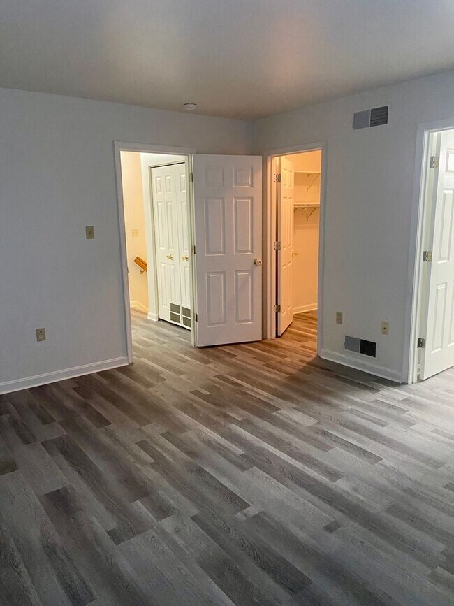 Building Photo - 6437 Terrace Ct