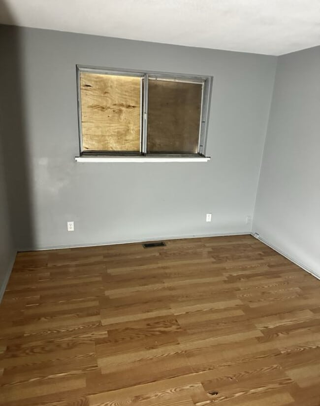 Building Photo - 6118 Cypress Dr
