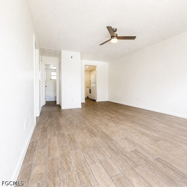 Building Photo - 723 Burdick Ave