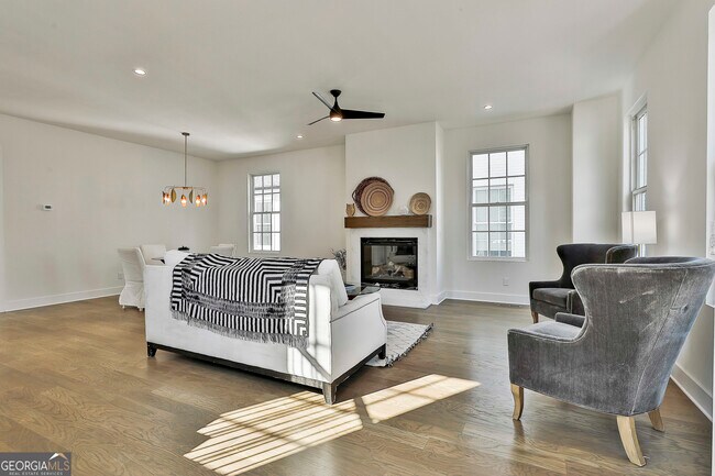 Building Photo - 940 Laurel Brooke Ave