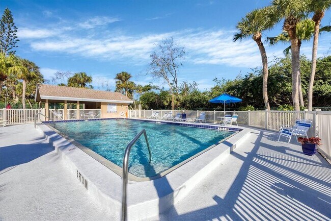 Building Photo - 4949 Village Garden Dr