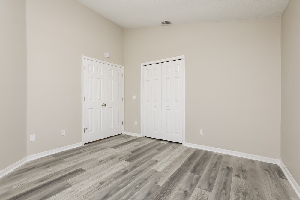 Building Photo - 1533 Oakwood Ct