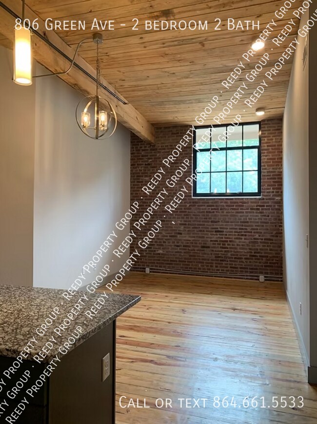 Building Photo - 806 Green Ave