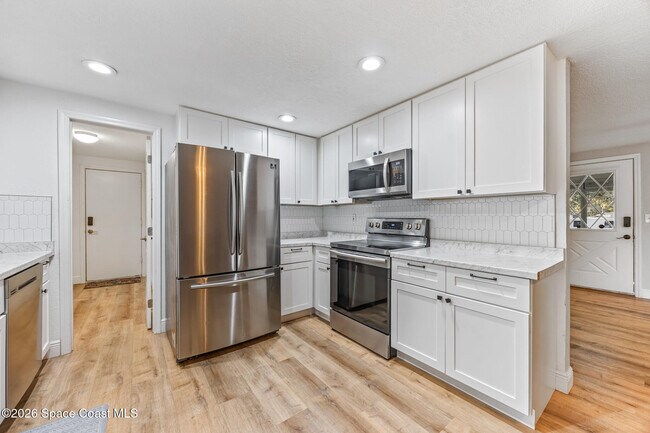 Building Photo - 826 Newfound Harbor Dr