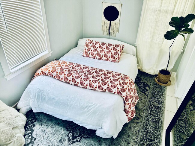 Building Photo - 707 2nd Ave S