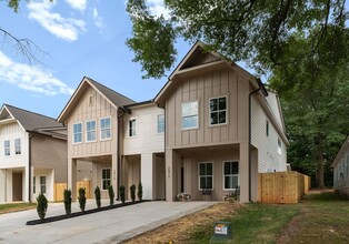 Building Photo - 2417 Pruitt St