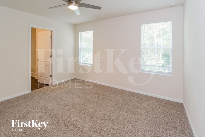 Building Photo - 5835 Calvary Dr