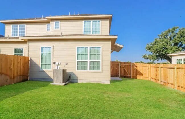 Building Photo - 419 Northwood Dr