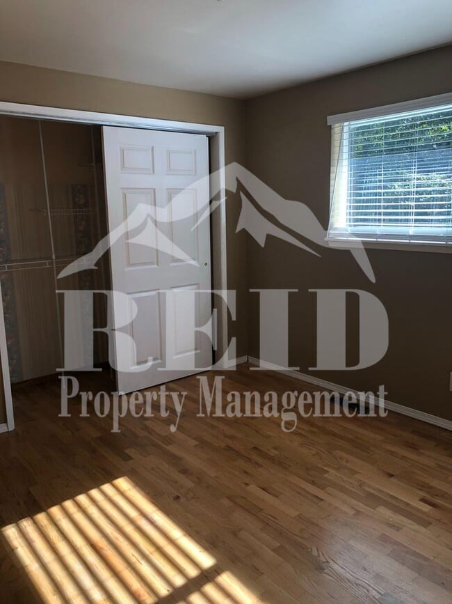 Building Photo - Central Kitsap Rambler 3 Bed 1.5 Bath 2 car garage