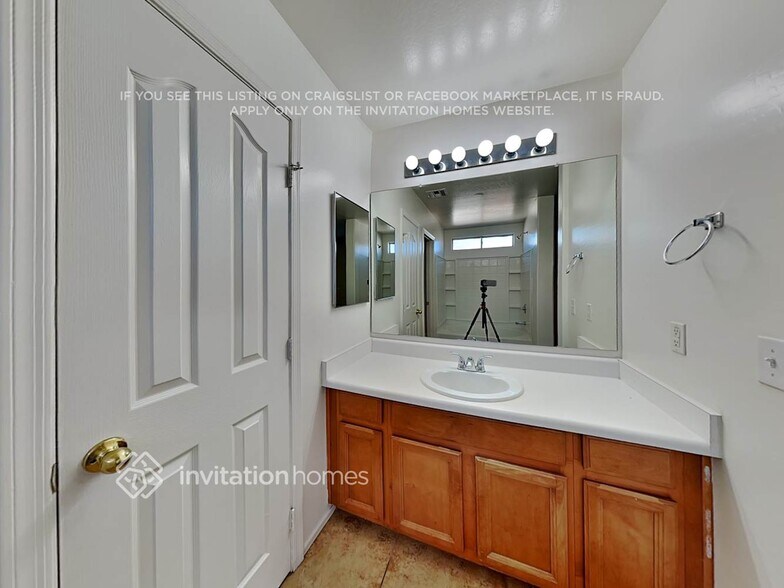 Building Photo - 4122 W Irwin Ave