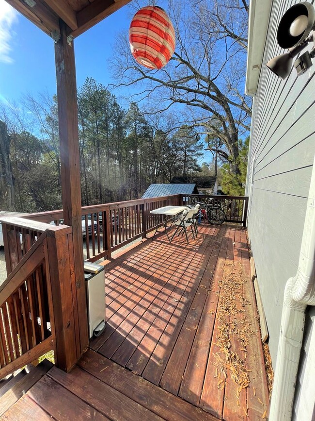 Building Photo - Large, updated 5 BR 2.5 BA in Carrboro, cl...