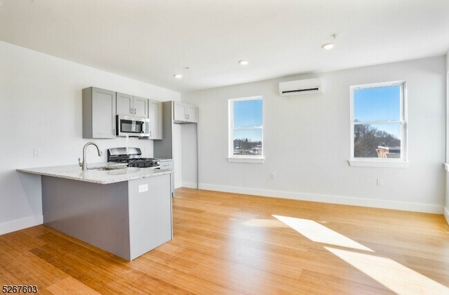 Building Photo - 100 North Ave