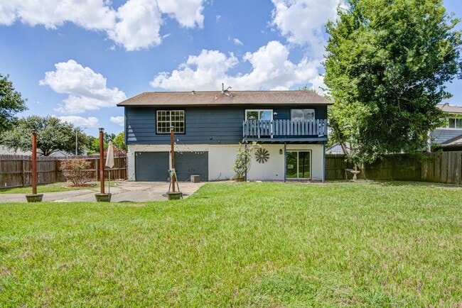Building Photo - 402 Tresvant Dr