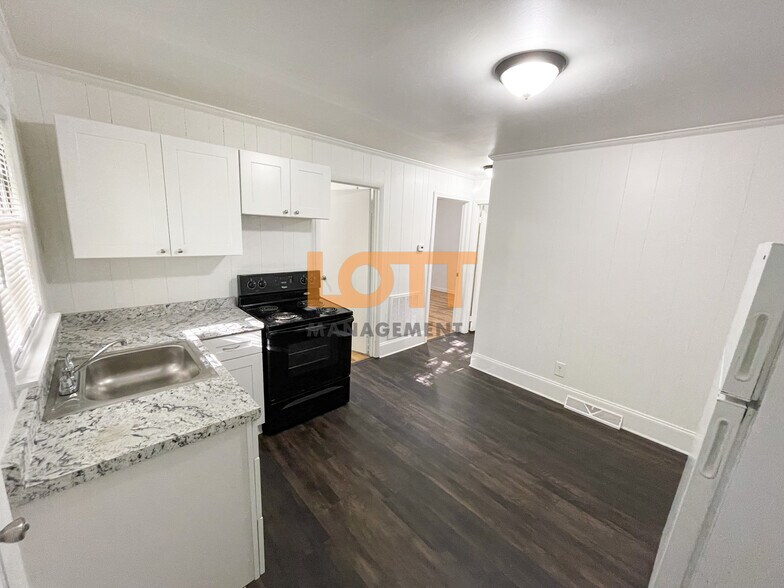 Building Photo - 203 King St