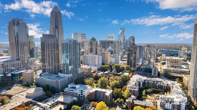 Building Photo - 224 N Poplar St