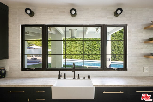 Building Photo - 7651 Willow Glen Rd