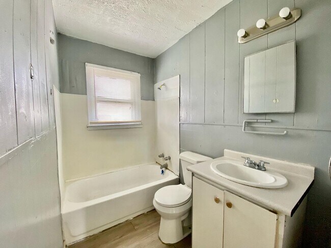 Building Photo - $100 off rent per month for 12 months + 50% deposit now and 50% later