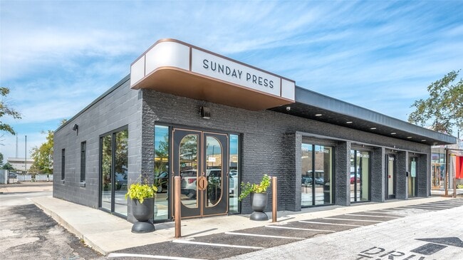 Building Photo - 701 W 32nd St