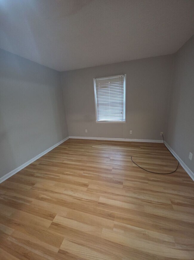 Building Photo - 221 Camp Dr