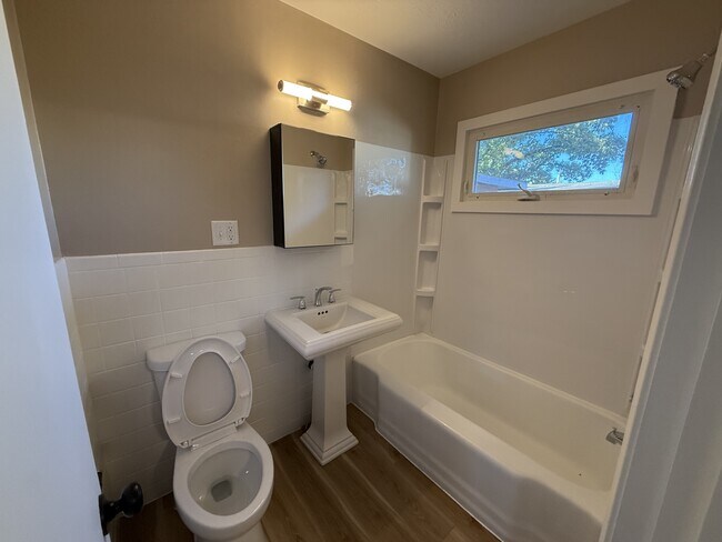 Building Photo - 8514 W 9th St N