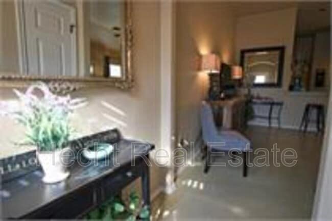 Building Photo - 180 Joanne Cv