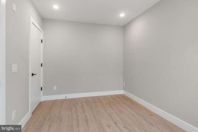 Building Photo - 1144 Frankford Ave