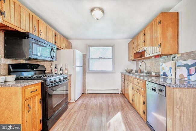 Building Photo - 14307 Bismark Ave
