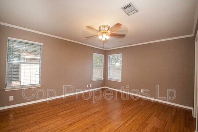 Building Photo - 7127 Still Holw Dr