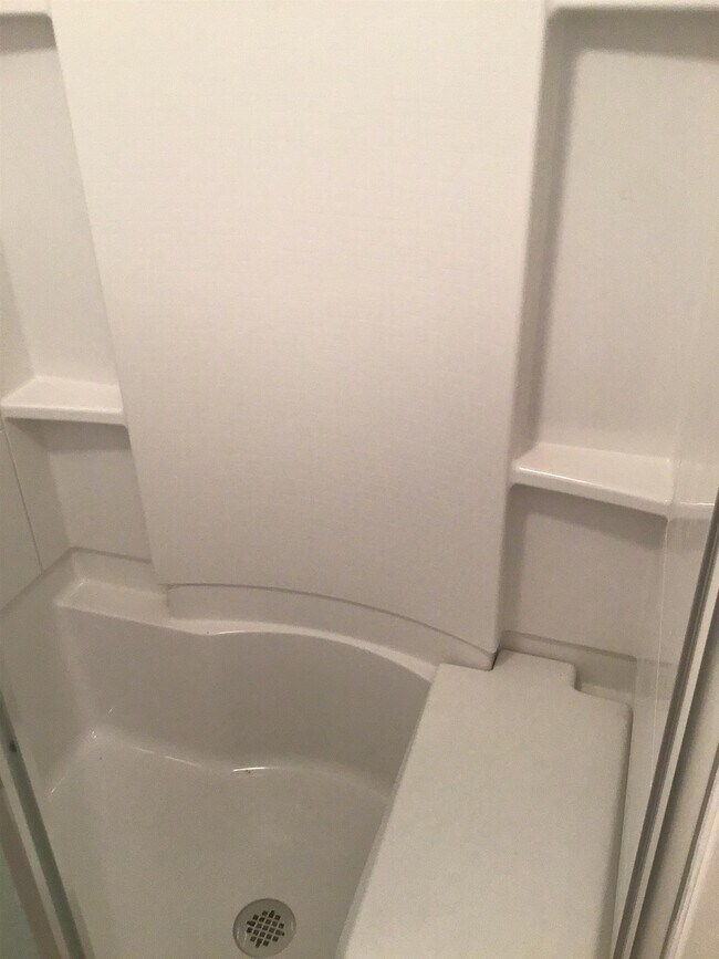 Building Photo - 132 Pine St