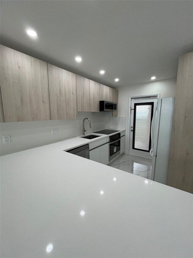 Building Photo - 3150 N Course Ln