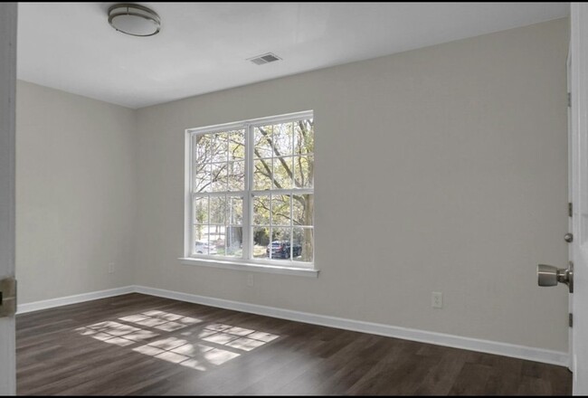 Building Photo - 3806 Dorsey Ave