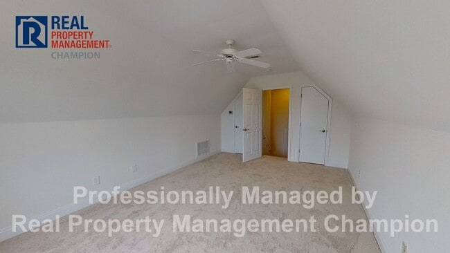 Building Photo - Welcoming Home in Courtney Pines w/Fenced Yard