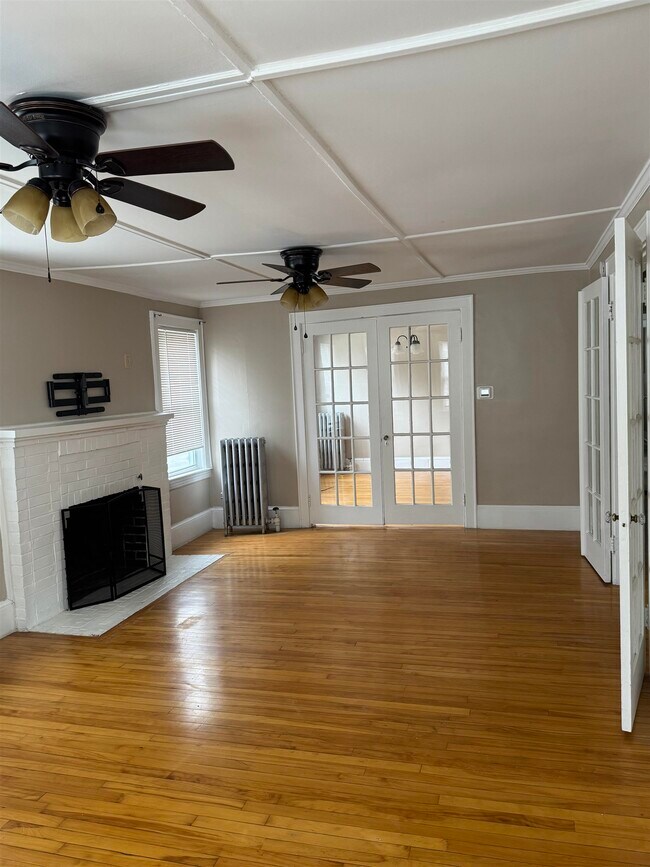 Building Photo - 89 Centre St