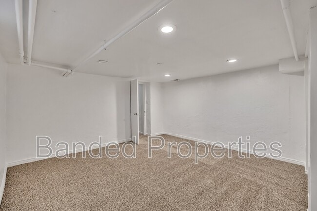 Building Photo - 741 E Center St