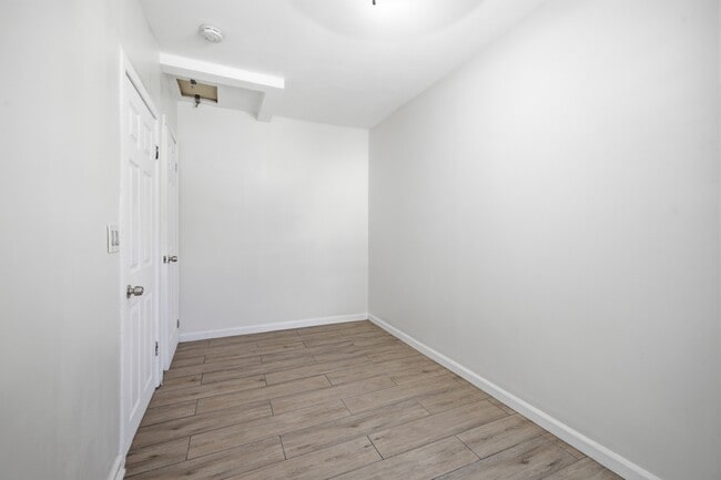 Building Photo - 612 E 87th St