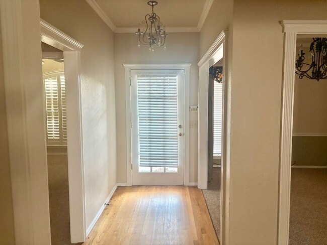 Building Photo - Beautiful 4 bedroom ranch style home in wonderful location off 101st between Memorial and Mingo