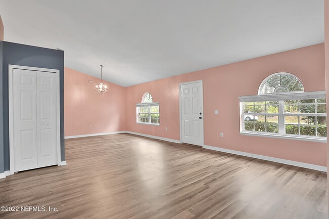 Building Photo - 11 Wheatfield Dr