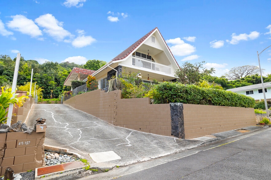 A-frame home with freshly painted exterior. - 45-162 Neepapa Pl