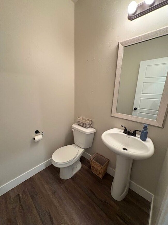 Building Photo - 4 Bedroom / 3 Bath Home in Eagle Mountain!