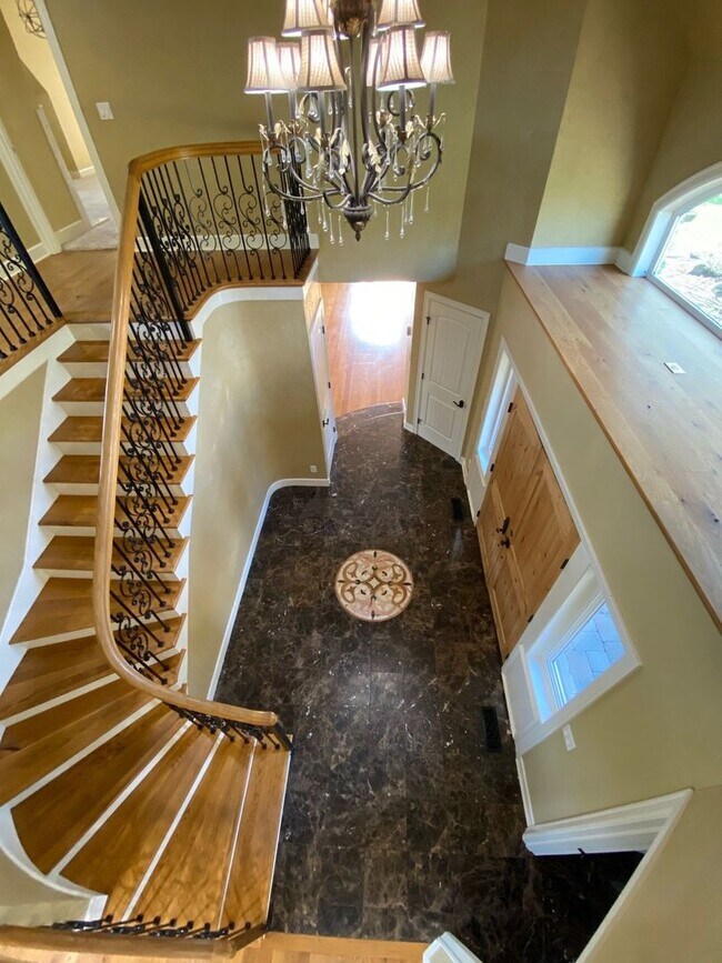 Building Photo - 5bd/5ba +HUGE BARN & SHOP - Absolutely LUX...
