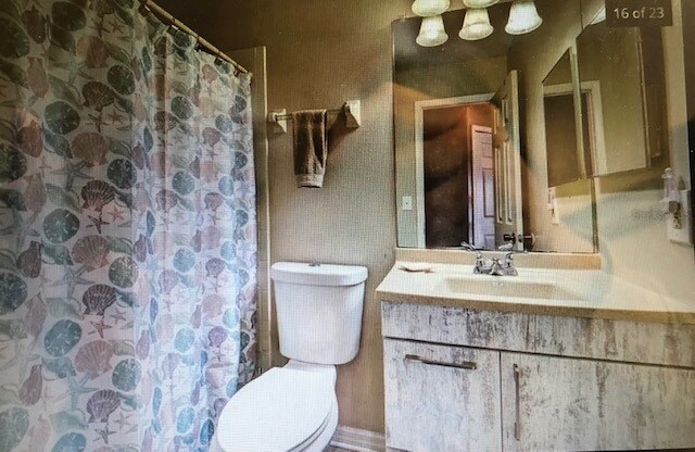 Second bath - 2516 Woodgate Blvd