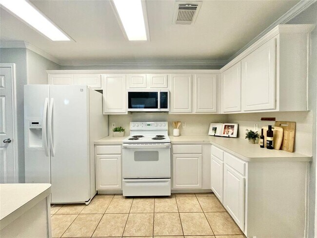 Building Photo - 46 Marble Rock Pl