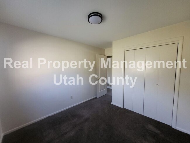 Building Photo - 1052 Ellen Cir