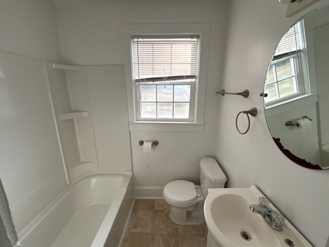 Building Photo - Move-In Ready Home with Spacious Backyard & Prime Location