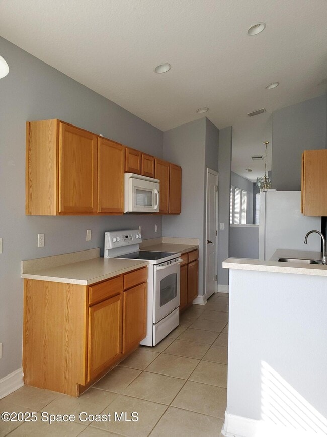 Building Photo - 1045 Venetian Dr