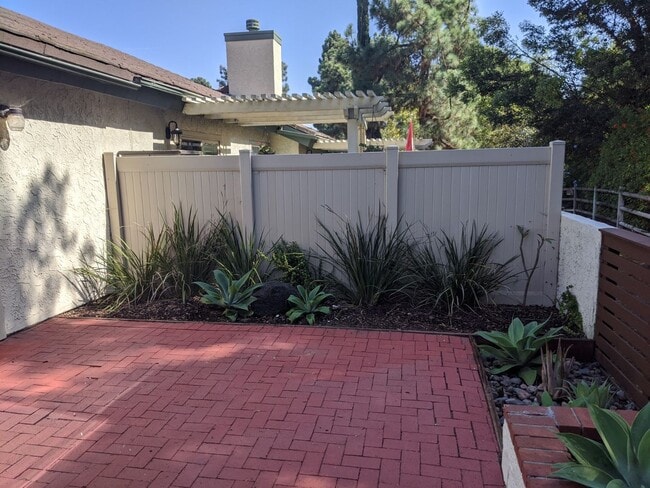 Building Photo - 806 Cardamom Ct